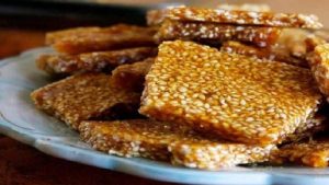 بهترین گز اصفهان پولکی کنجدی
