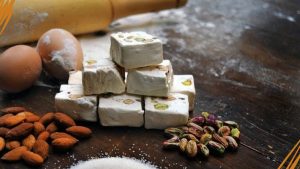 استفاده از گیاهان دارویی در تهیه‌ی گز | گز و شیرینی آریا | بهترین گز اصفهان | استفاده از گیاهان دارویی در تهیه‌ی گز فواید زیادی دارد.