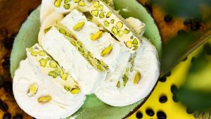 نقش سنت‌ها و آداب و رسوم در انتخاب گز در مناسبت‌های مختلف | گز و شیرینی آریا | بهترین گز اصفهان