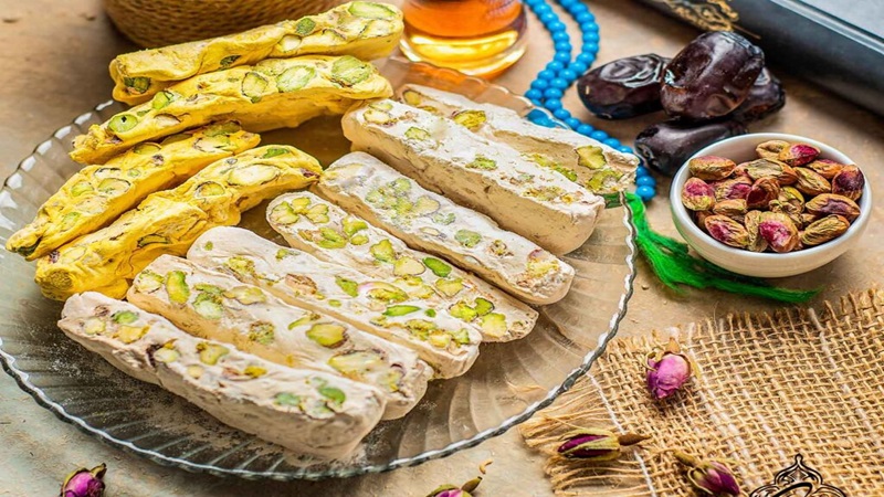 بررسی تنوع طعم‌ها و ترکیبات گز | گز و شیرینی آریا (بهترین گز اصفهان)