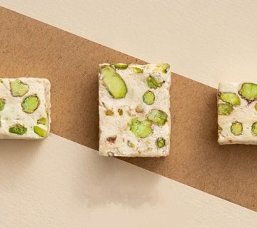 بررسی تنوع طعم‌ها و ترکیبات گز | گز و شیرینی آریا (بهترین گز اصفهان)
