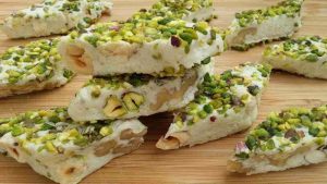 نقش گز در سلامت استخوان‌ها | گز و شیرینی آریا | بهترین گز اصفهان