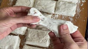 نگهداری گز در یخچال یا فریزر | گز و شیرینی آریا | بهترین گز اصفهان