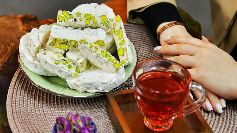تارگز و شیرینی آریا (بهترین گز اصفهان)یخچه گز و پولکی در ایران |